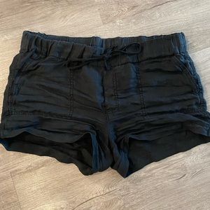 Caslon Black 100% Linen Shorts - Size Medium